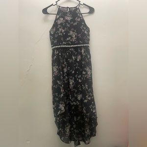 Womens Teens Gorgeous black dress with flowers and pearl accent Size 12